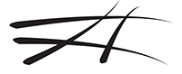 лого чине две црне хоризонталне и две црне вертикалне линије које у пресеку чине правоугаоник. Вертикалне линије се сужавају на врху ка унутра,  а задебљане су на доњим крајевима окренуте ка споља. Хоризонталне су задебљане према левој страни приближене врховима, а сужавају се ка десној страни и раширене према врховима